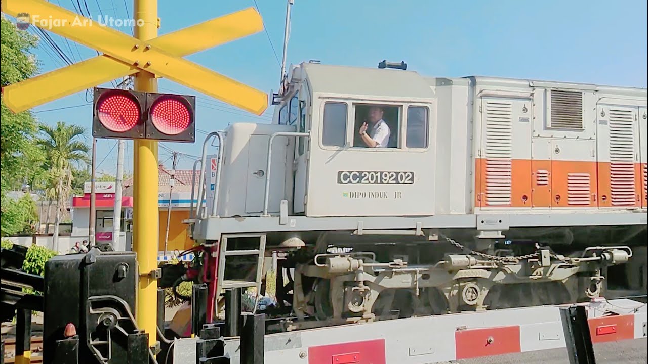 Palang kereta api manual perlintasan ka teratai samsat Jember