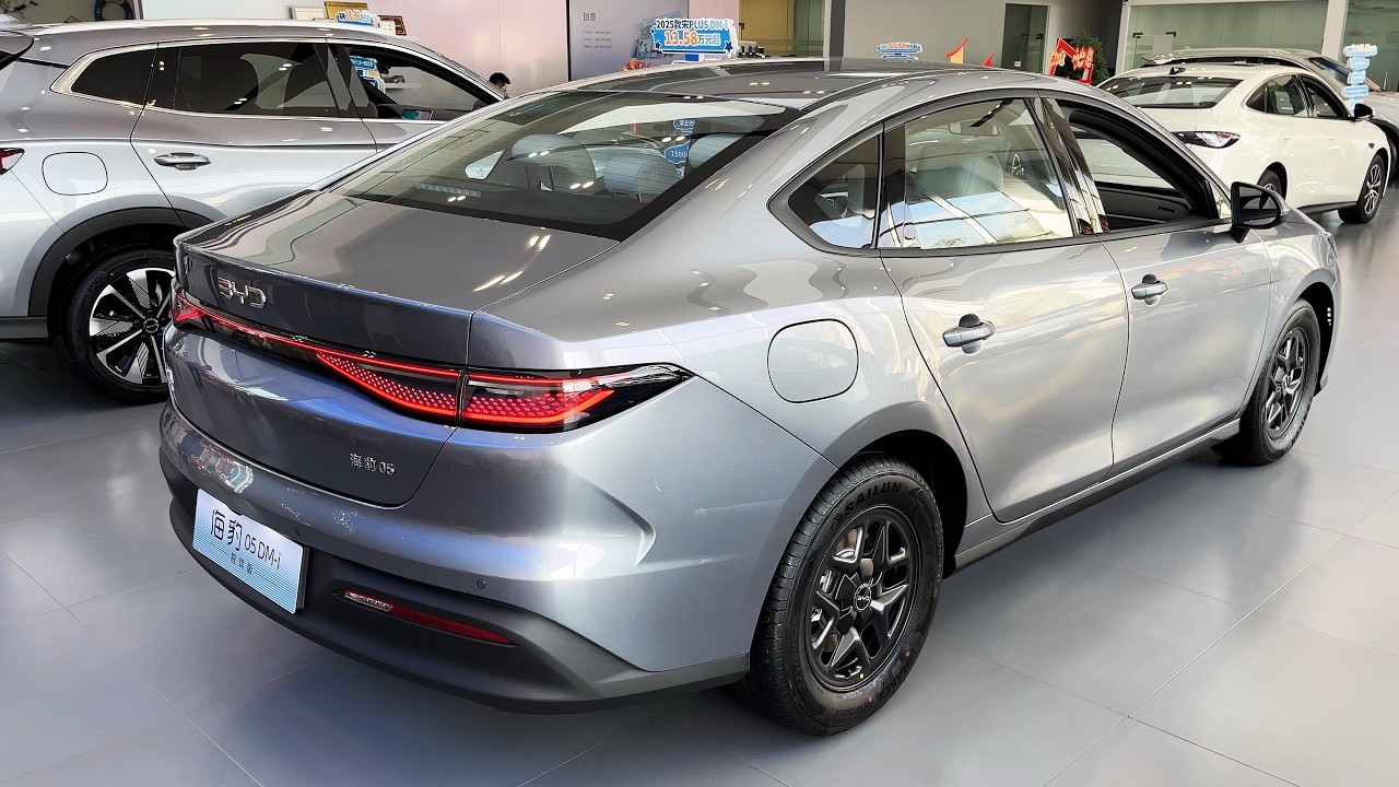 2025 BYD Seal 05 DM-i Sedan PHEV Интерьер и экстерьер в деталях 4K