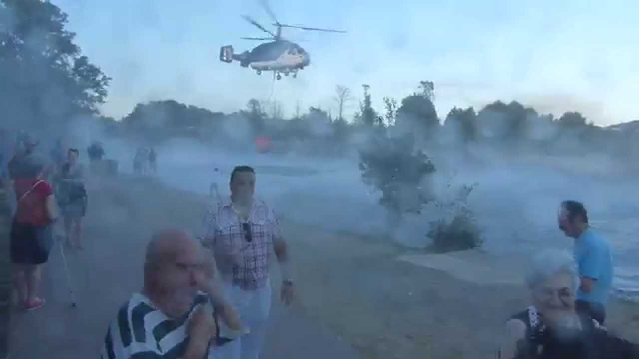 Helicotero Kamov KA-32 cogiendo agua en el rio Jerte en Plasencia