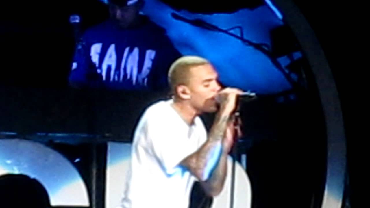 Chris Brown - Don't forget about me/ No Air Live - FAME Tour