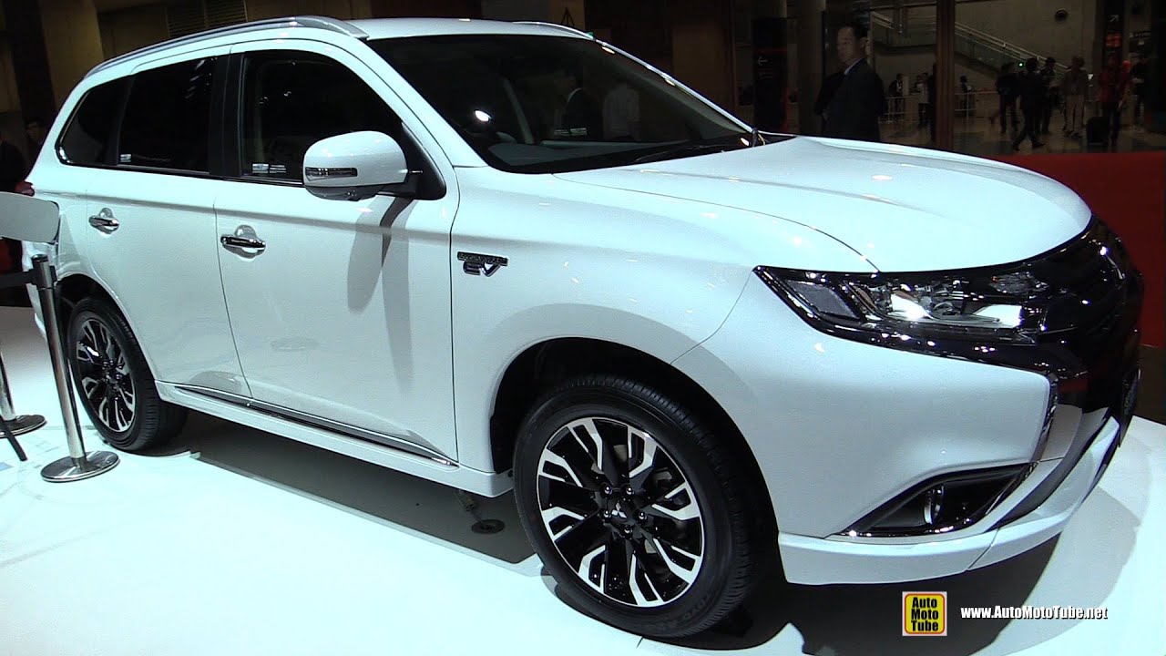 2016 Mitsubishi Outlander PHEV - Exterior and Interior Walkaround - 2015 Tokyo Motor Show