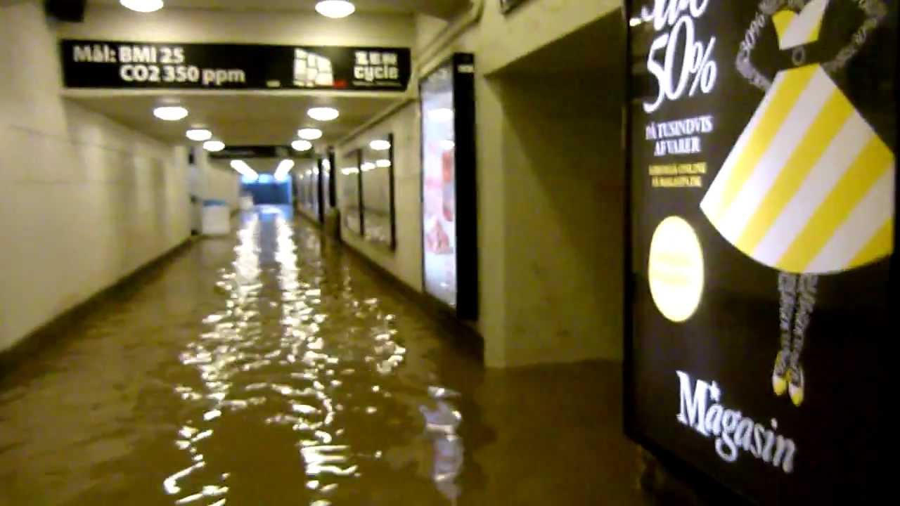 FLOODING ELEVATOR in a tunnel full of water