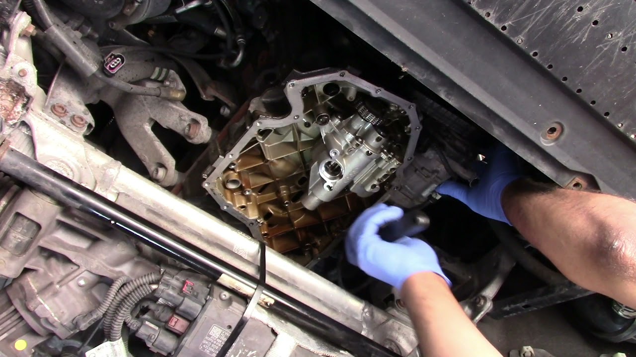 Audi A5 (8T3) 2.0 TFSI CDNC engine Oil Pump Removal