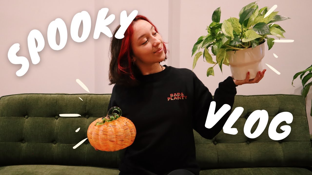 DECORATING HOUSEPLANTS FOR HALLOWEEN | + dying my hair!