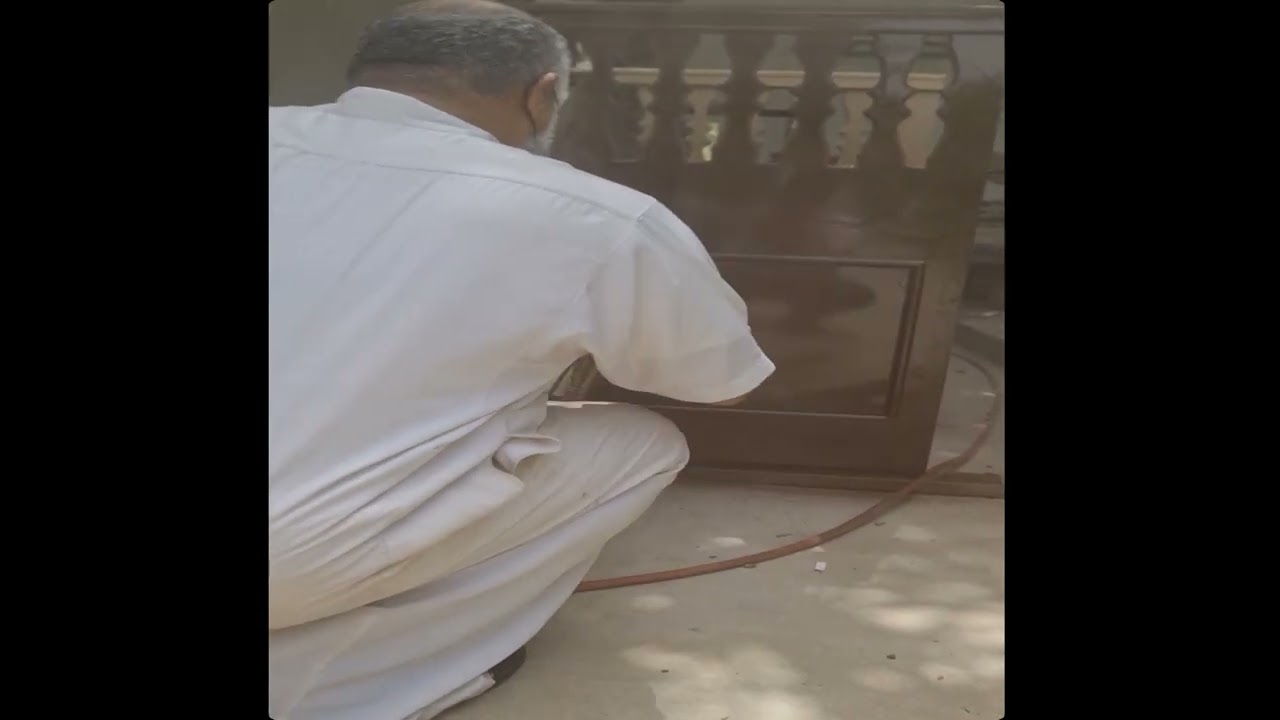 منبر حسيني جميل ومجزء إلى ثلاثة أجزاء لسهولة النقل