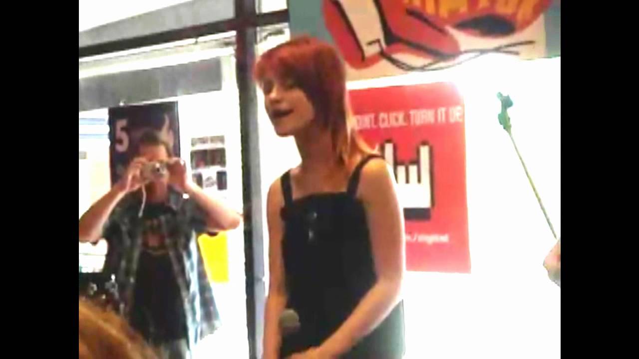 PARAMORE-Tower Records Chicago[Full Performance]2006