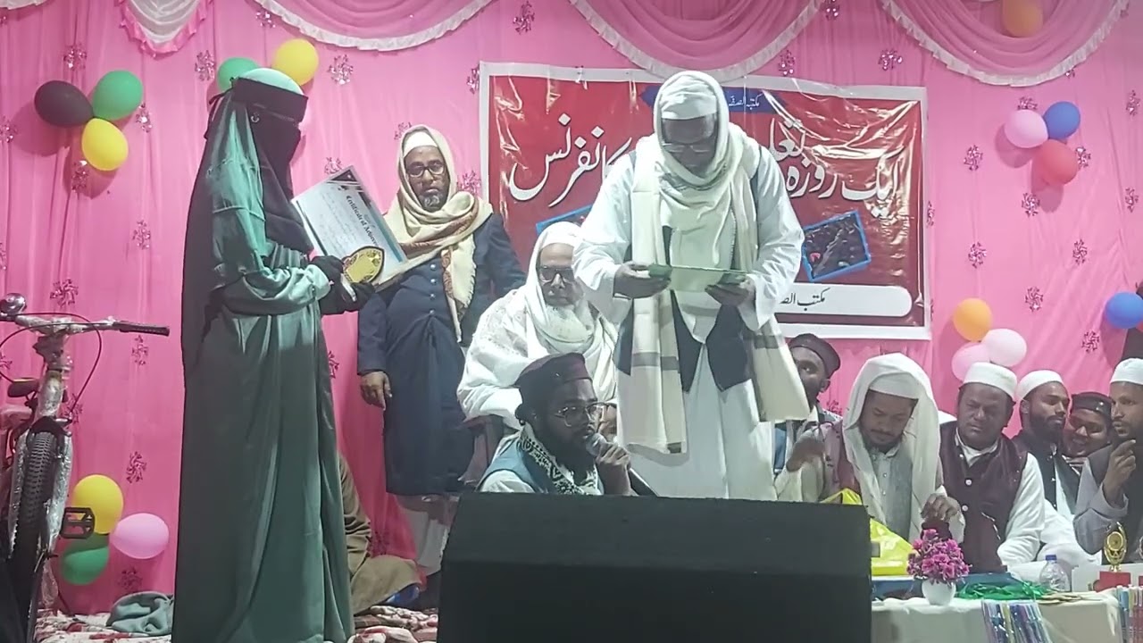 हमारे सदर साहब और गणमान्य के द्वारा प्राइज देते हुए 