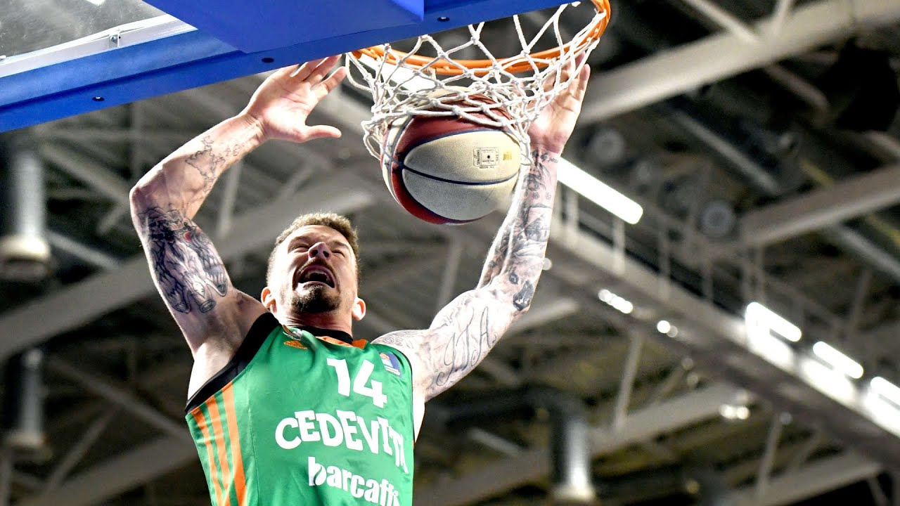 Junaki sezone: Josh Adams
