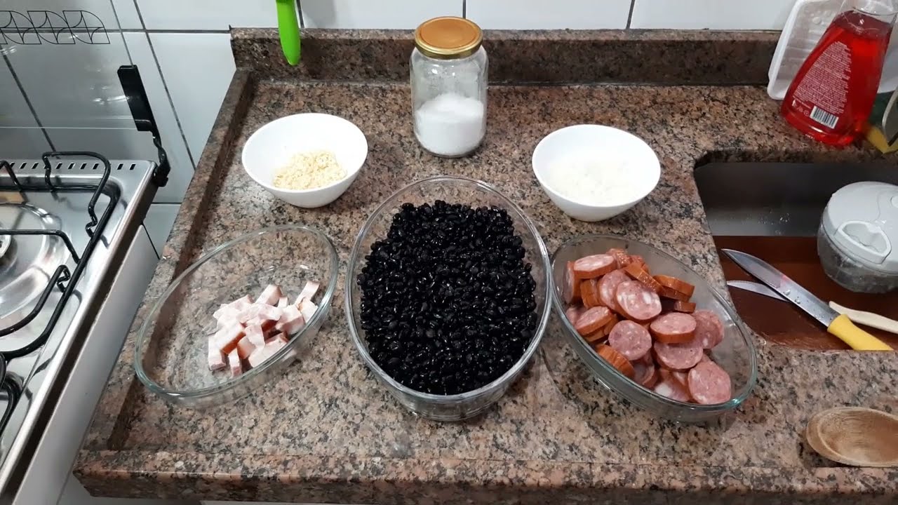 Feijão Preto com Calabresa e Bacon
