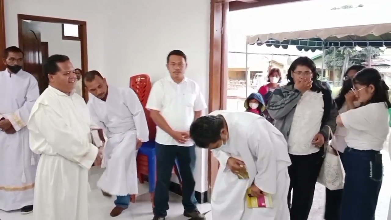 MOMEN HARU, GEREJA KATOLIK TERBESAR DI TARUTUNG DIBANJIRI JEMAAT IKUT MISA