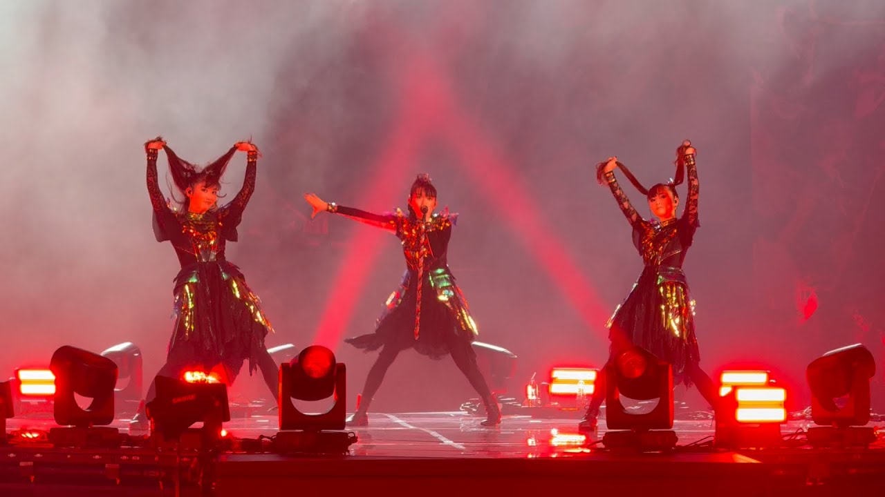 BABYMETAL - Headbangeeeeerrrrr!!!!! (Live from the Intuit Dome)