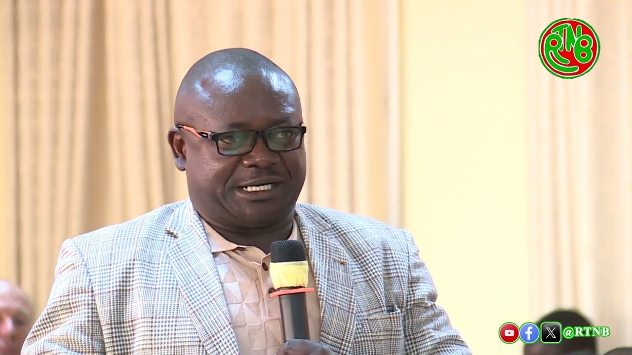Nduwayo Marcel Yemereye umukuru w'Igihugu Kumwereka abapfukamye Munda Igihugu mu gisata c'ubutare