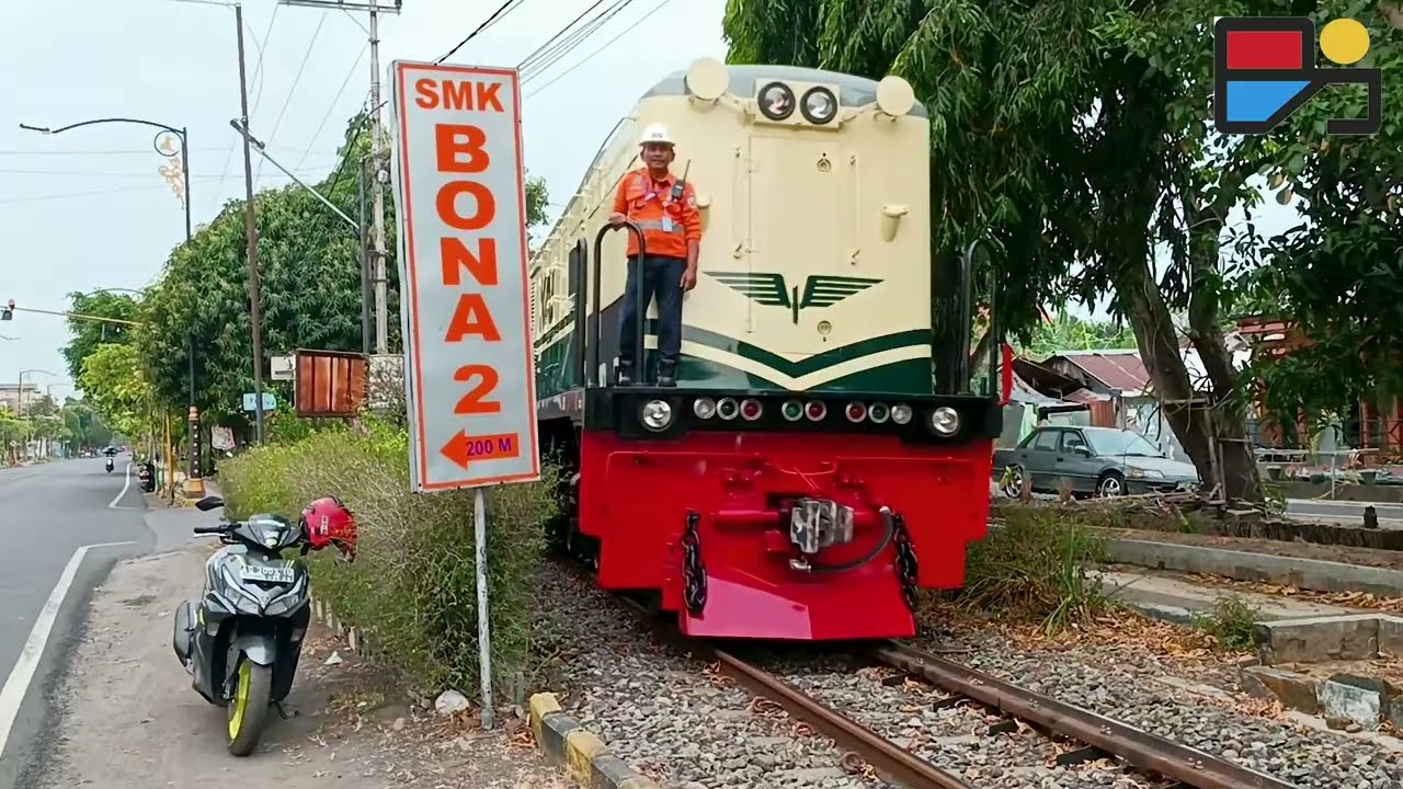 LOKO VINTAGE DI JALAN RAYA MADIUN MELANGSIR KA BBM