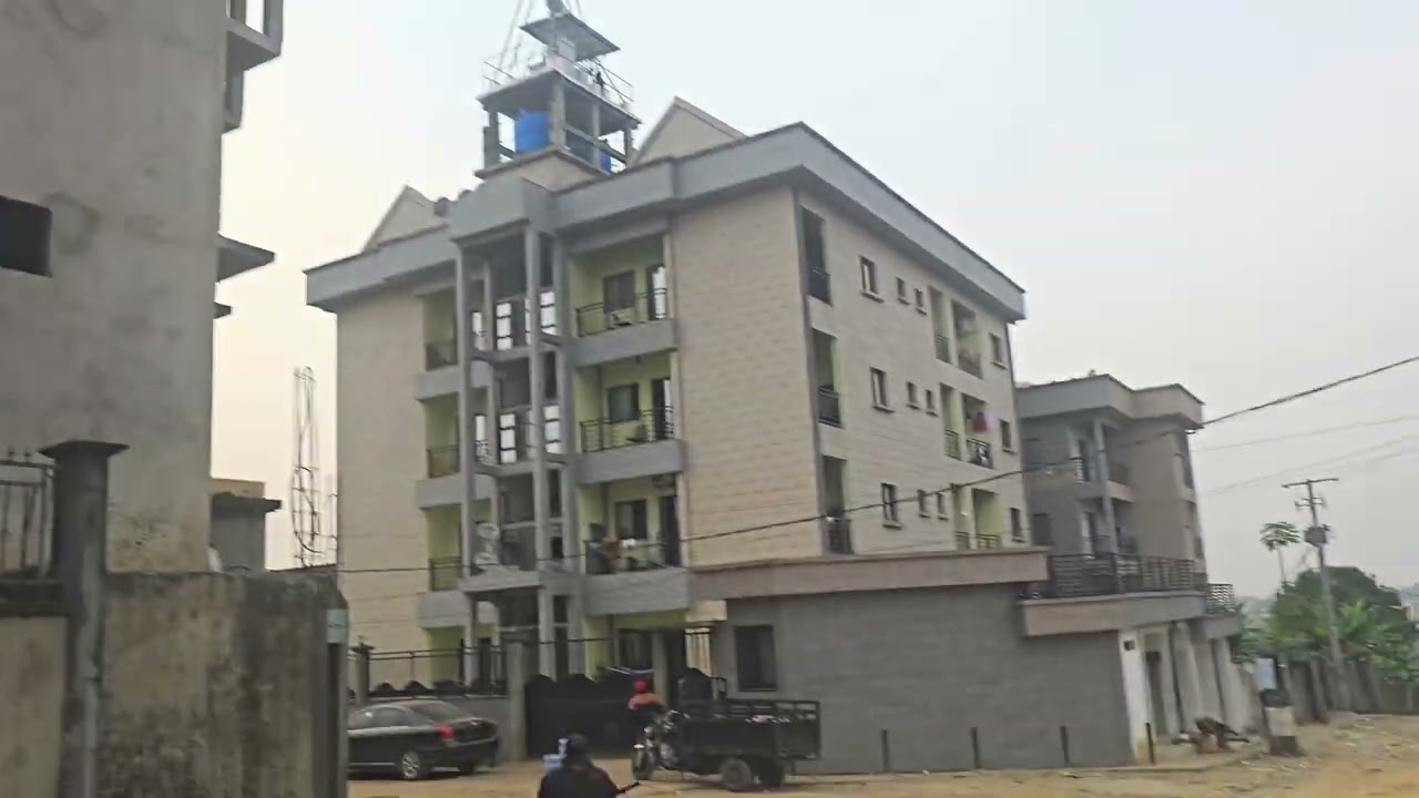 Quartier Logbessou,terrain de 1095m2 à vendre mutation totale,prix:100.000fcfa/m2,tél:+237697444141