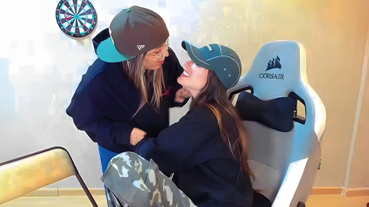 Софи Сантос и Мили Джезуальдо — «I Answer Everything» — слушайте Sofili ❤️ 16.07.2023