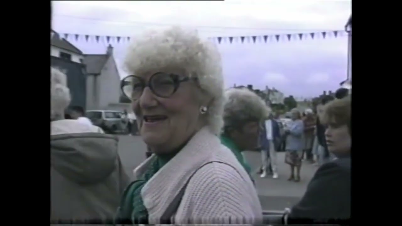 Ecclefechan Gala 1989   02 Outside The Pub
