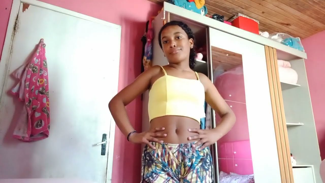 Experimentando roupas antigas!!!😶