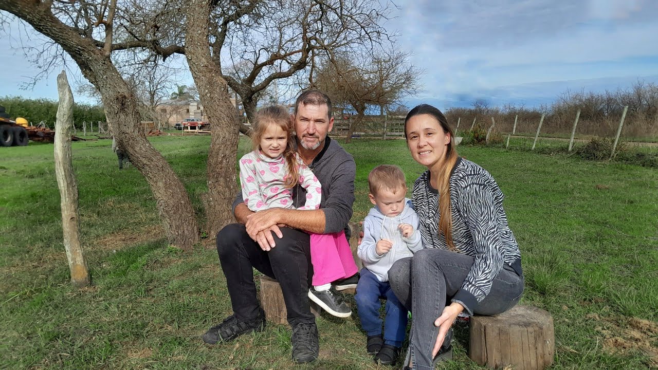 Formaron familia A LA ANTIGUA con 8 hijos y se fueron a vivir a una FINCA al medio del MONTE