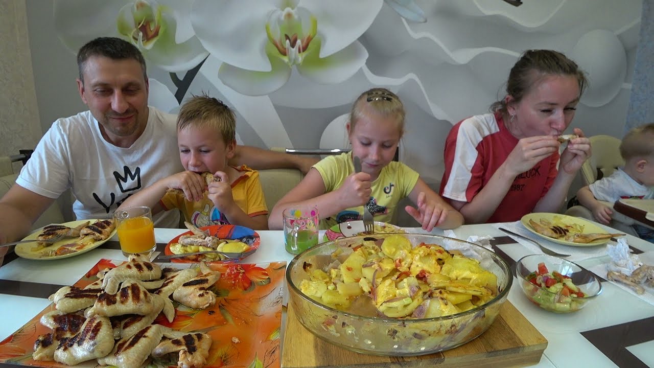 МУКБАНГ КУРИНЫЕ КРЫЛЬЯ НА ГРИЛЕ И КАРТОШКА ПО ГРЕЧЕСКИ | MUKBANG CHICKEN WINGS AND POTATOES IN GREEK
