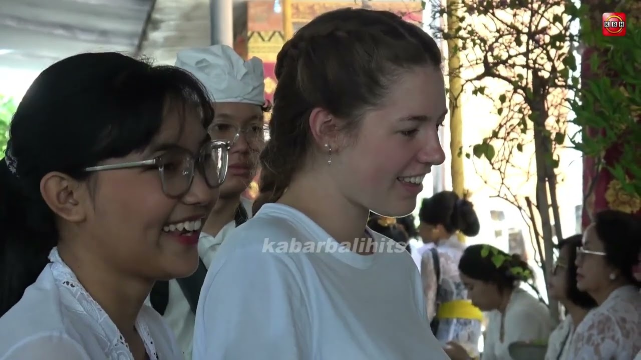 MAHASISWA ASING HADIRI UPACARA SARASWATI, UNWAR MANTAPKAN LANGKAH MENUJU KAMPUS GO GLOBAL 2034