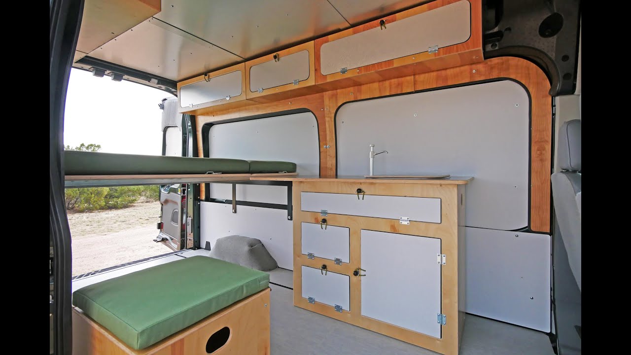 Переделка фургона-кемпера Ford Transit от Wayfarer Vans