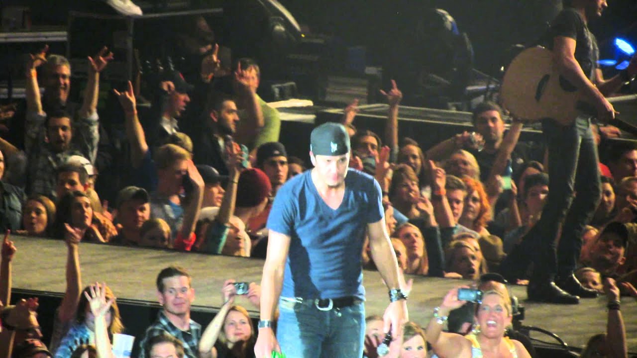 Luke Bryan, T2 & FGL - One More Night & Locked Out Of Heaven - Green Bay