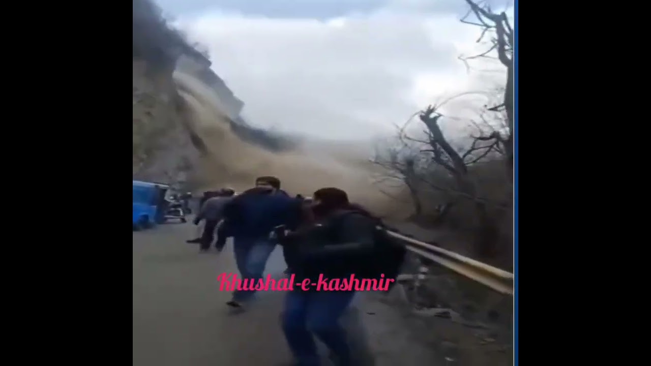 Traffic affected on Baramulla-Uri National Highway due to landslide near Eco Park Baramulla