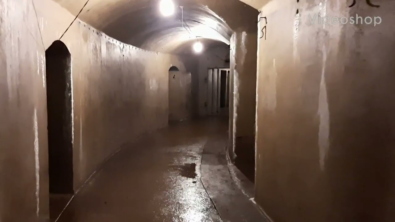 Fort de Battice. Unterirdische Galerien, ein Artillerieblock, ein Generator, ein Maschinengewehr...