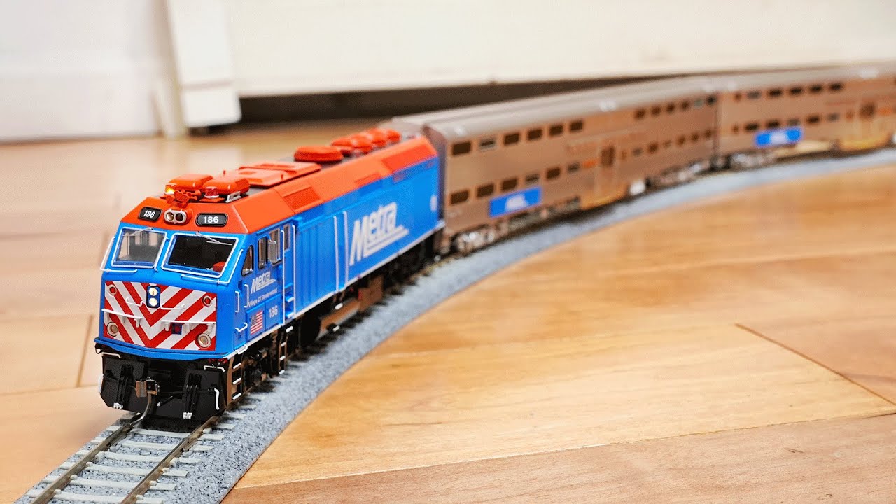 Rapido HO Scale Metra F40PHM-2 Train Unboxing