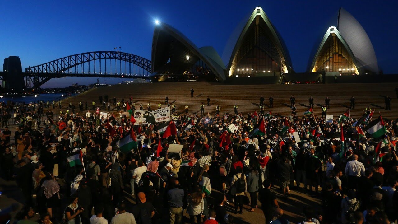 Opera House forecourt ‘not a place to express hatred’