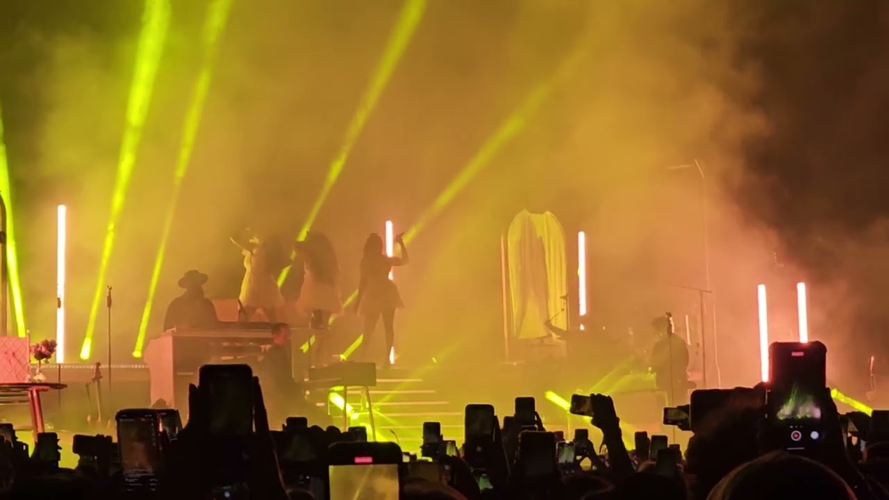 Lana Del Rey intro + A&W Amsterdam Ziggo Dome 2023