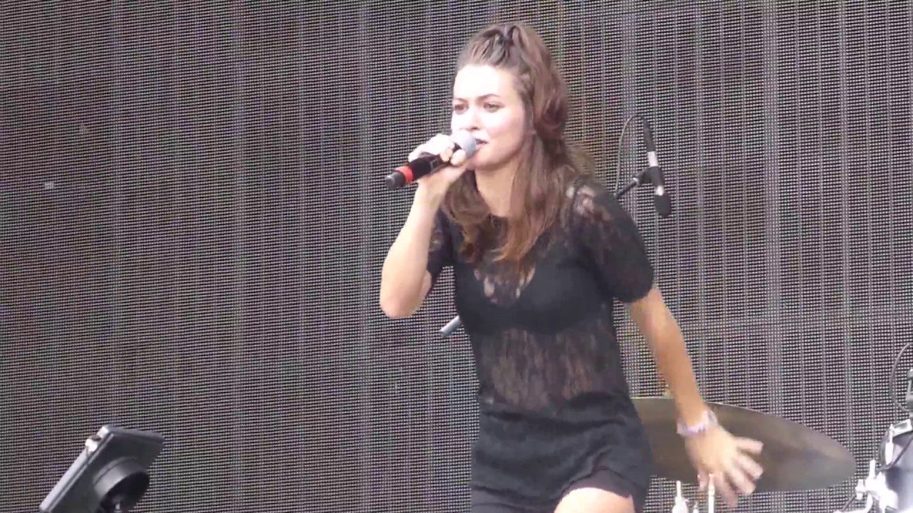 Meg Myers - Sorry (ACL Fest 10.09.15) [Weekend 2] HD