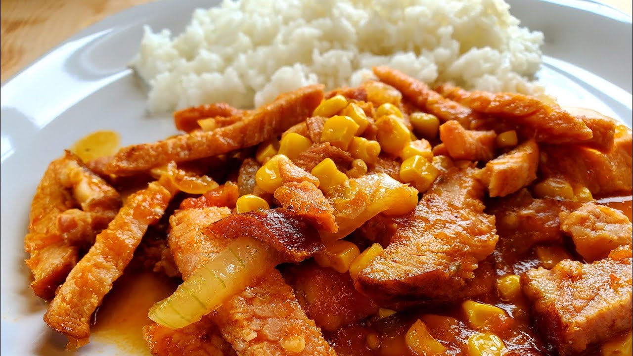 Deliciosa chuleta ahumada en salsa roja