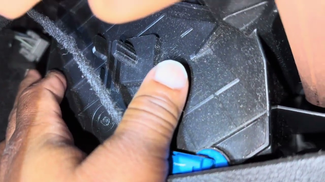 Ford escape  2013 remover blower