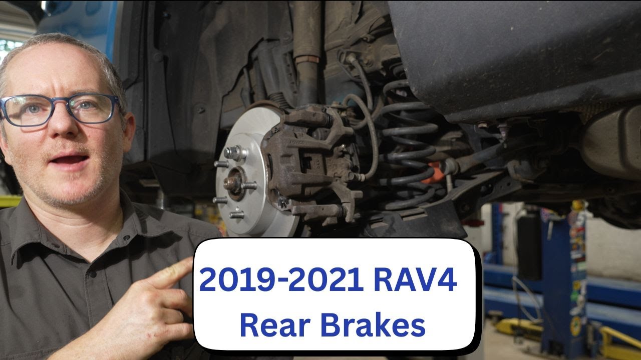 Замена задних колодок и ротора на гибриде Toyota RAV4 2019-2021 годов выпуска