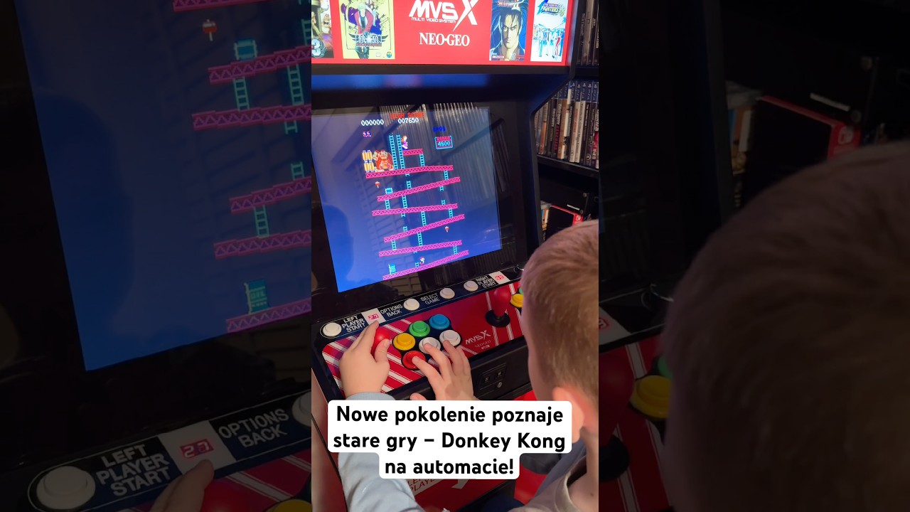 Nowe pokolenie poznaje stare gry – Donkey Kong na automacie!