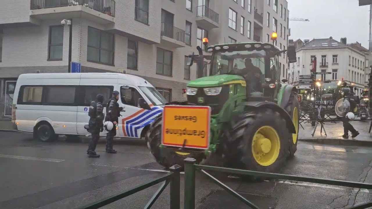 Tractors Drive Through Police Barricades in Brussels