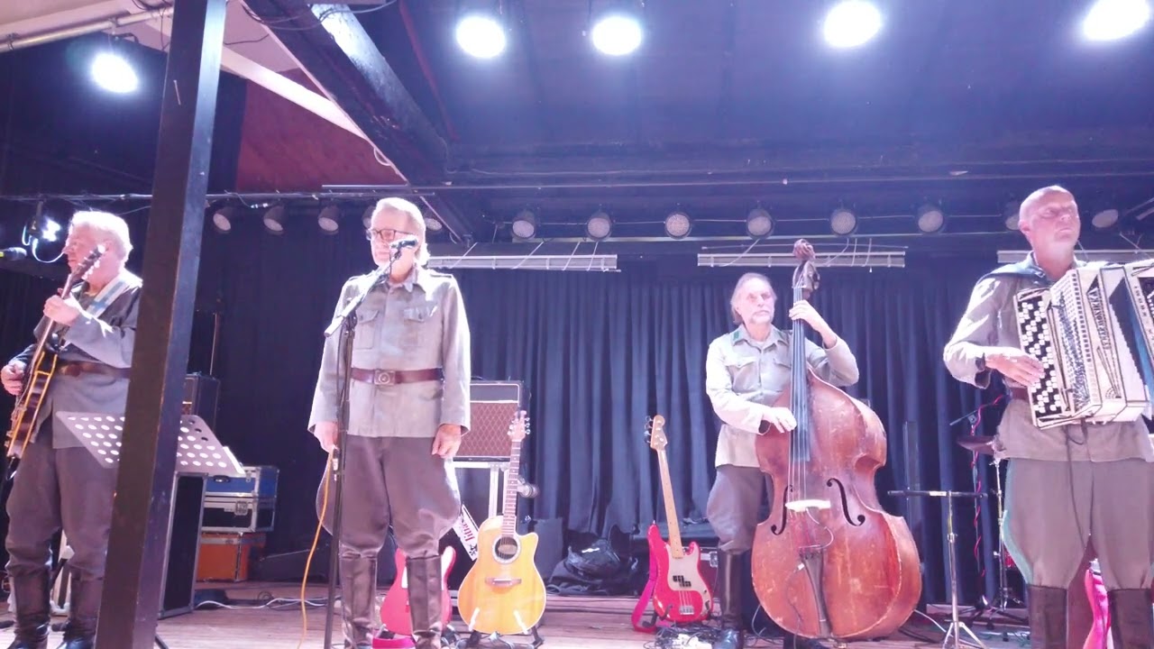 Korsuorkesteri ja humppa Silmät tummat