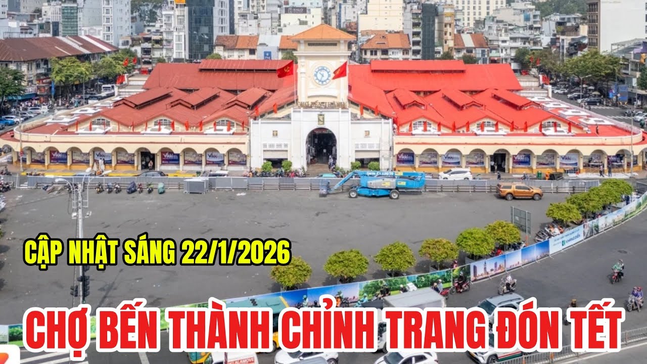 Chợ Bến Thành khoác 'áo mới' đón Tết Bính Ngọ: Sửa mái ngói, sơn tường- Đâu Đó Sai Gon