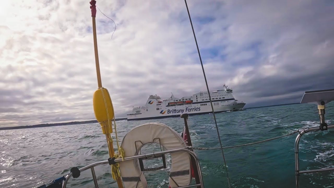 25-33 October adventure - Day 3 Pt3 - What would you do? Was it a mistake passing ahead of a ferry?