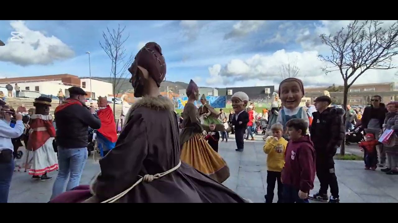 24 HORAS EN LOS CARNAVALES CON LOS GIGANTES DE BUZTINTXURI Y LOS MINIONS.