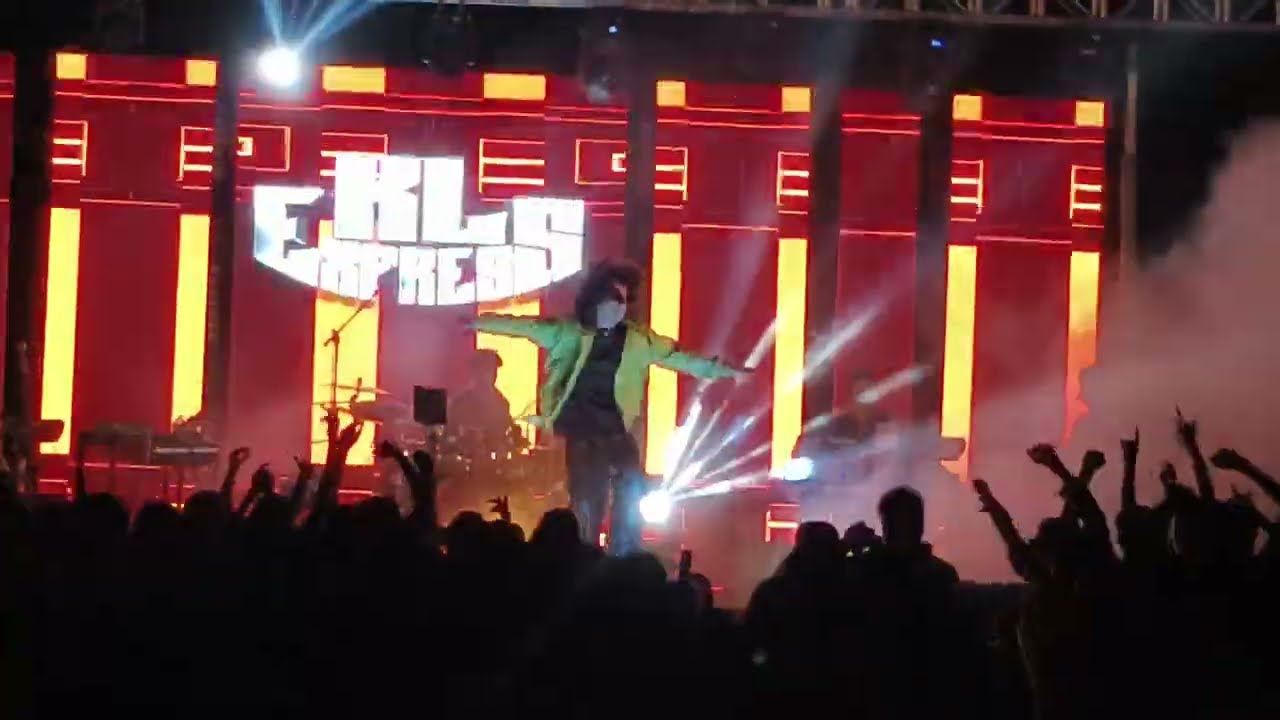 കൗഷിക് സ്വന്തം ബാൻഡ് KL Expressനോടൊപ്പം #topsinger #mallusinger #ganamela #stageshow #liveporchestra