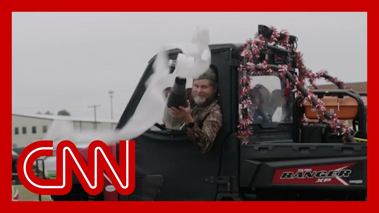 Watch how 'rednecks' throw a Christmas parade