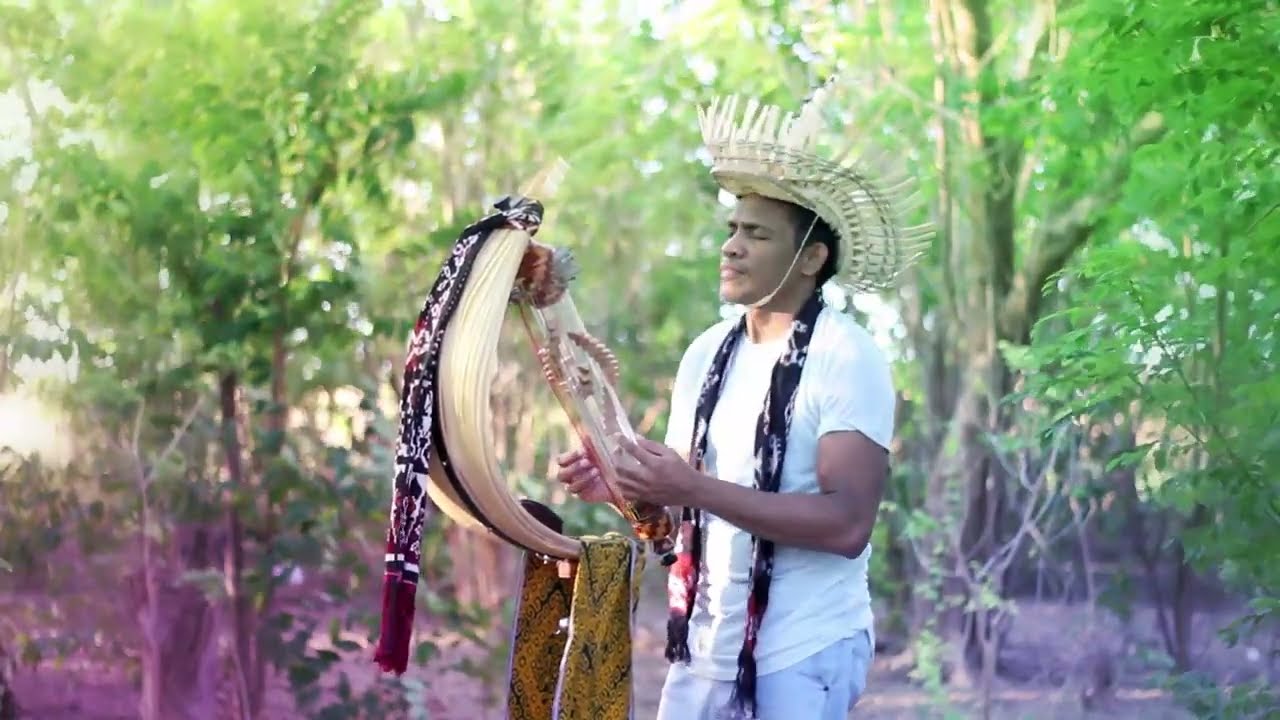 Kecaplah dan Lihatlah - Sasando by Natalino Mella