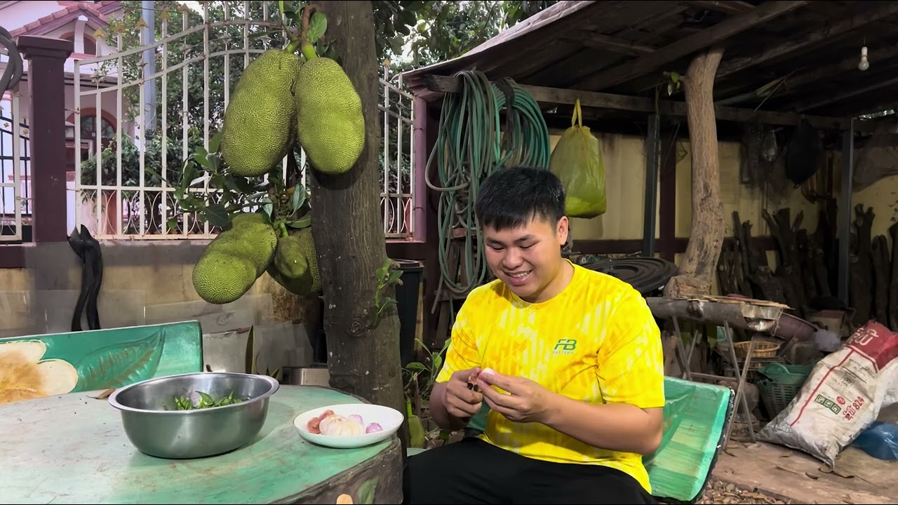 กลับมาถึงเวียงจันทน์นานนานได้กินข้าวกับพ่อแม่ทำเมนูประจำบ้าน￼
