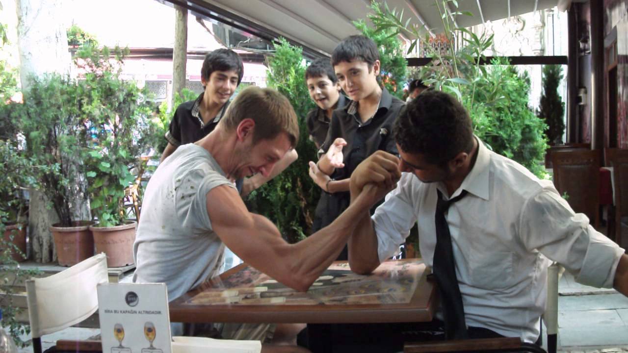 MONGOL RALLY 2011 - Armwrestling our Waiter in Istanbul