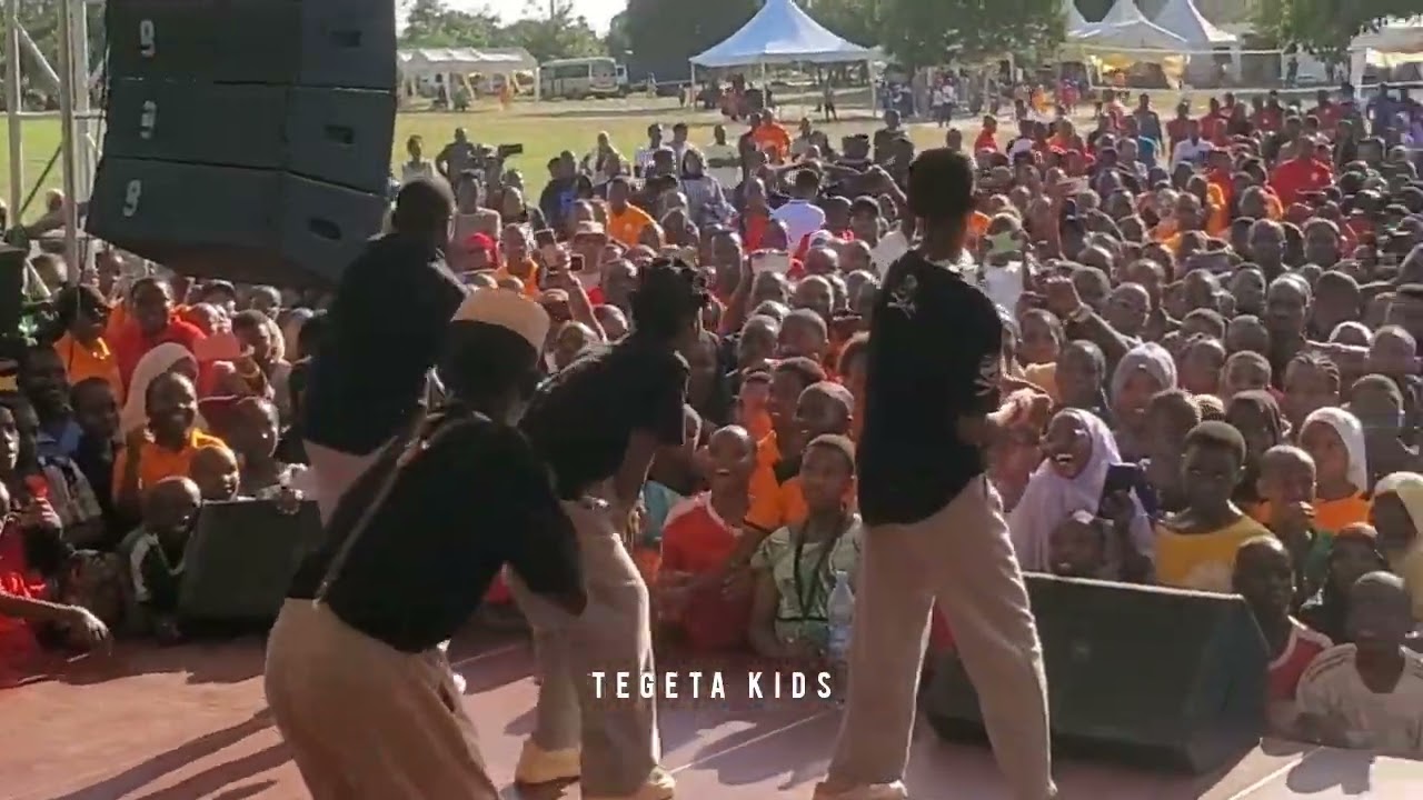 ANGALIA BALAA WALILO LIFANYA TEGETA KIDS KWENYE TAMASHA LA SHULE BAGAMOYO