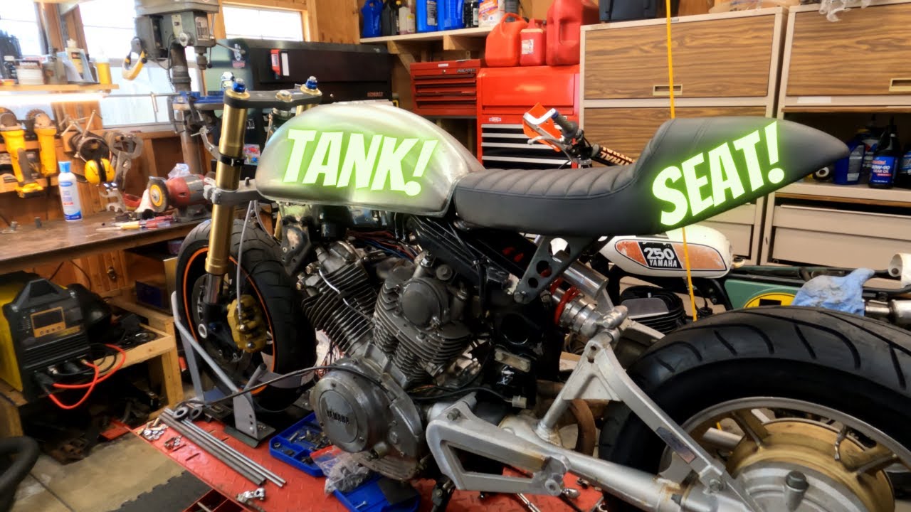 Установка бака и сиденья на нашу кастомную сборку VIRAGO — Yamaha Virago Build Ep6