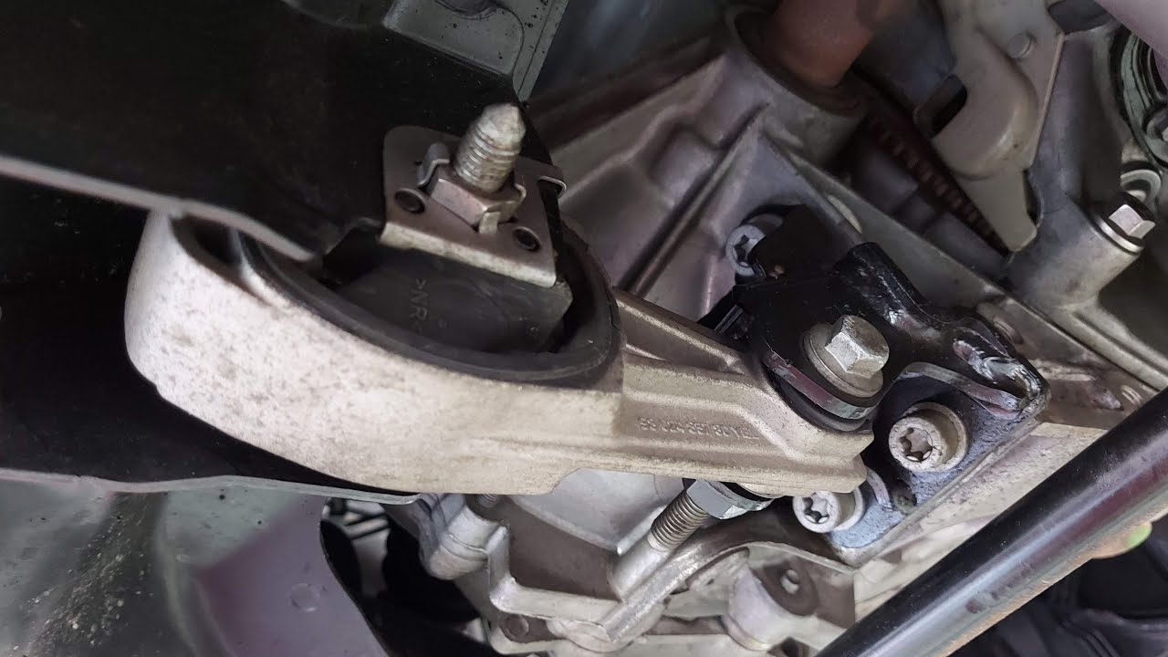 Peugeot 208 Rear Engine Mount Replacement