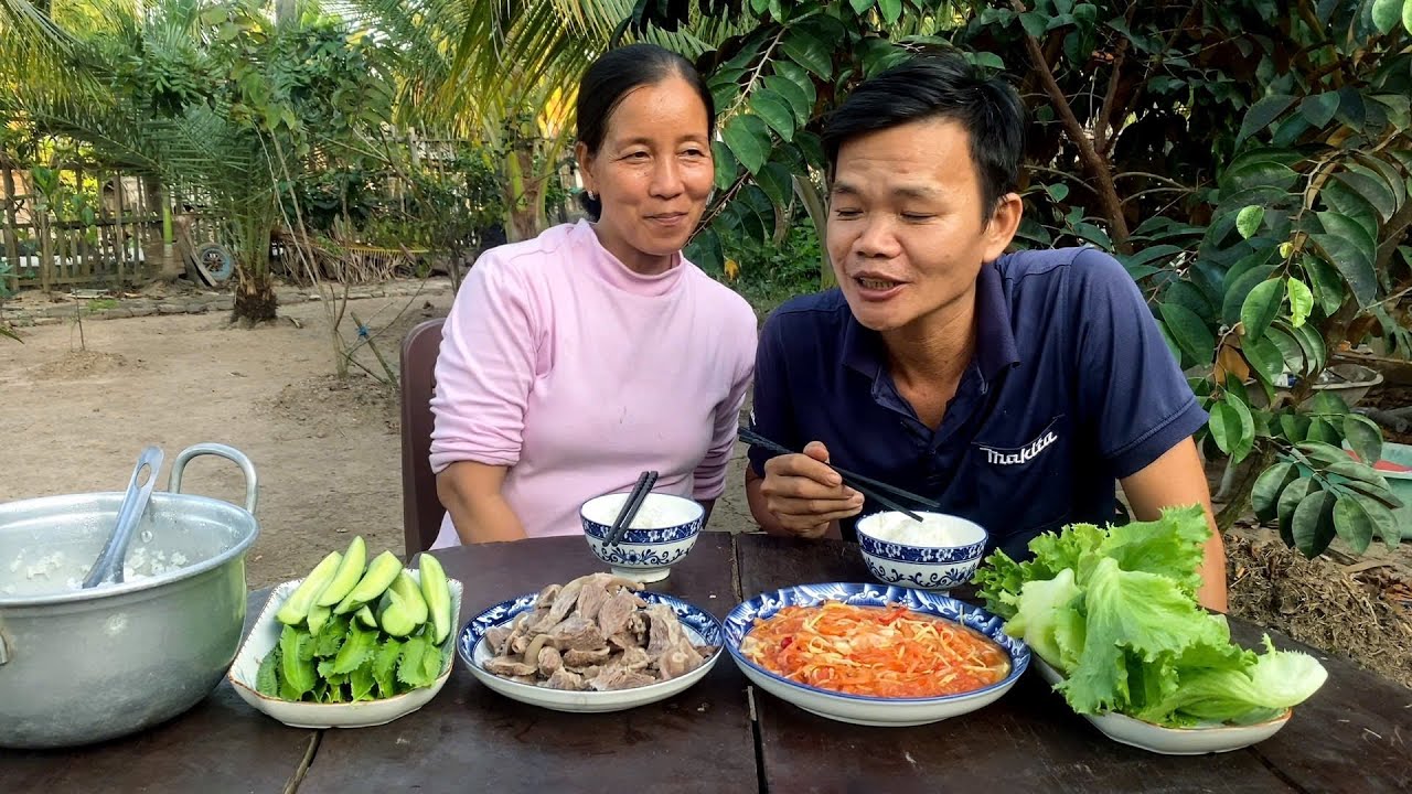 Thịt Luộc Ăn Cùng Mắm tép, Đậu Rồng Xanh Non , Làm Thêm Bánh Phồng Cua Biển 